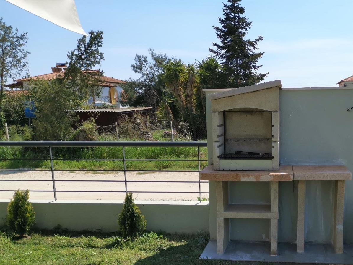 Nikiti Modern Villa Exterior photo